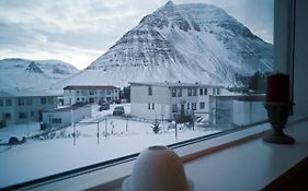 Apartment With Amazing Mountain View